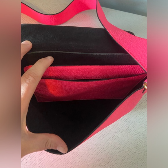 Burberry calfskin smooth grain small Burleigh crossbody bag in neon pink - Picture 9 of 16